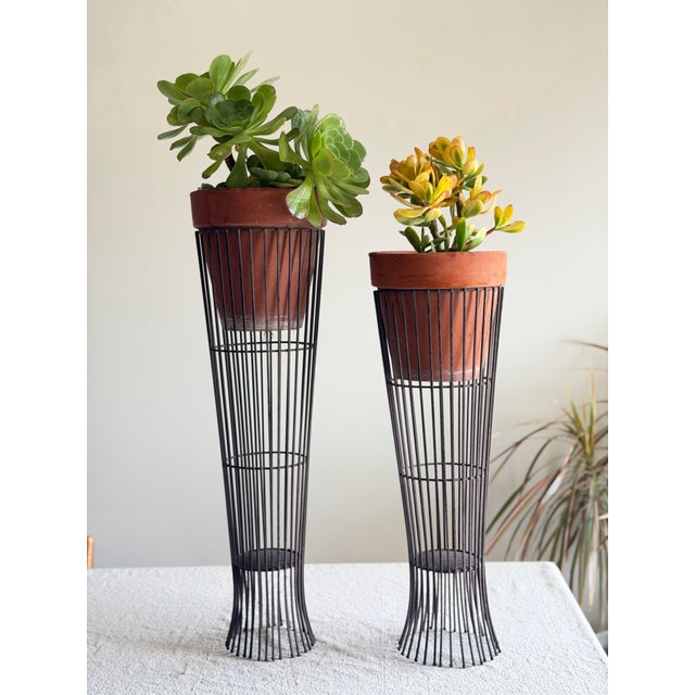Metal Pair of MCM Mid Century Modern Sculptural Vintage Atomic Modern Black Wire Plant Stands in the Style of Arthur Umanoff Indoor Outdoor For Sale - Image 7 of 12