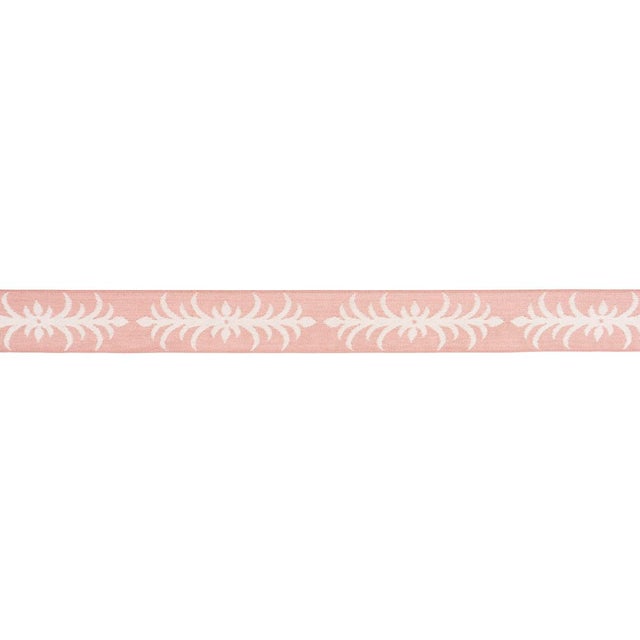 Derived from the beloved Acanthus Stripe pattern, this woven tape features a stylized leaf motif and provides an elegant...