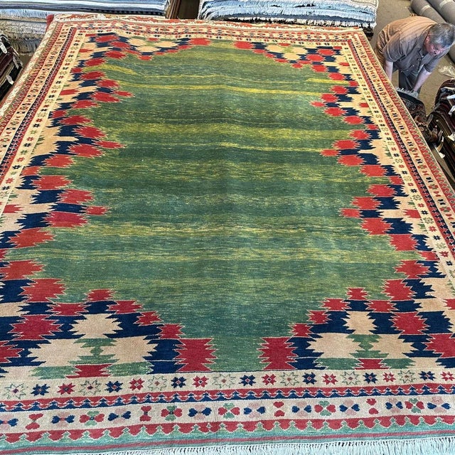 Vintage Turkish Rug 8'9"x11' – Green Field – Geometric Border For Sale - Image 4 of 4