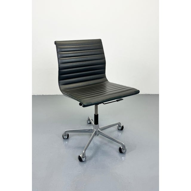 EA117 Office Chair by Charles & Ray Eames for Herman Miller, 1980s For Sale - Image 11 of 11