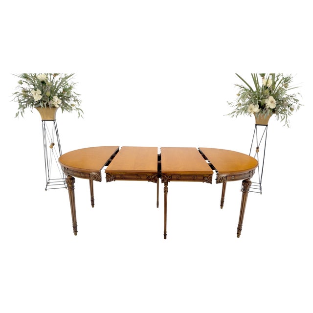 Two Tone Olive and Amber Finihs Round Racetrack w/ Two Large Leaves Carved Finish Dining Table MINT! 2x18" leaves, Total...