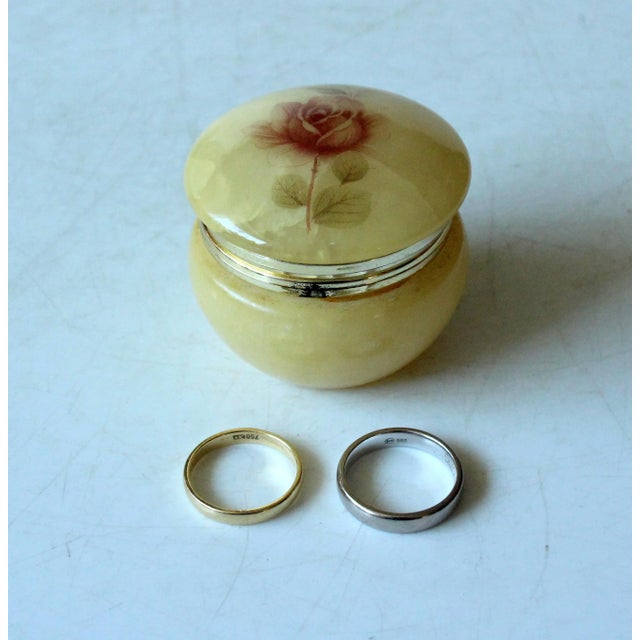 1970s Vintage - Small Onyx Ring Box, Jewelry Box, Pill Box With Brass Frame For Sale - Image 4 of 8