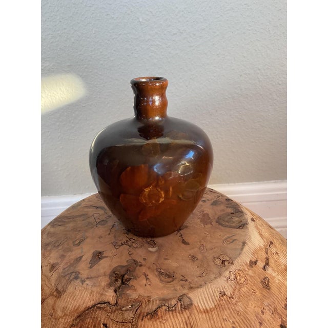 Beautiful early American art pottery vase by Owens Pottery, dating to the 1910s1920s. This piece features the classic...
