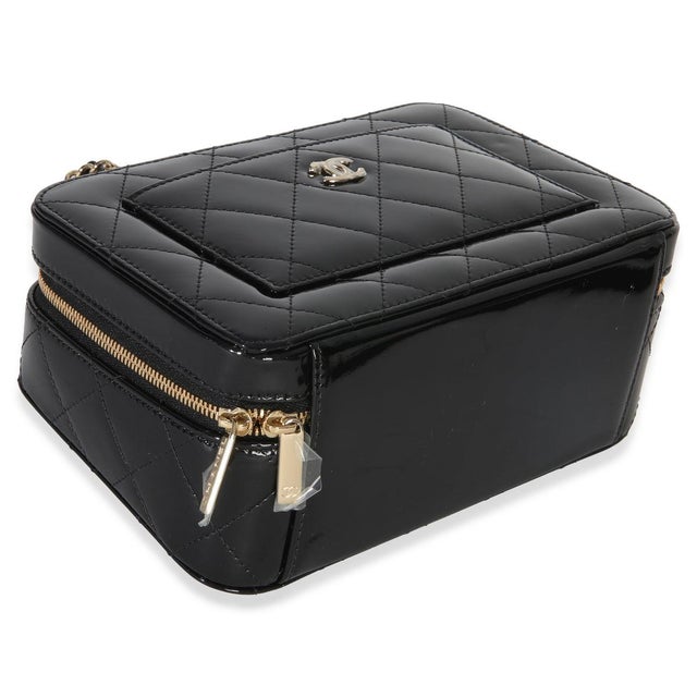 Black Quilted Patent Top Handle Vanity With Chain For Sale In New York - Image 6 of 9