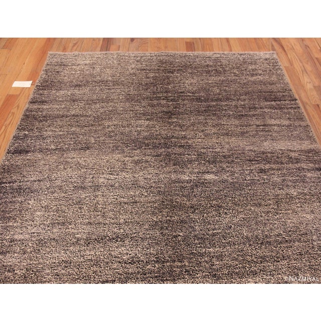 Contemporary Nazmiyal Collection Abstract Pattern Salt and Pepper Color Contemporary Area Rug For Sale - Image 3 of 6