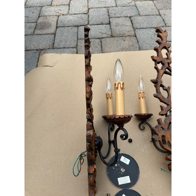 Italian 1990s Roberto Giovannini Art. 1170 Ramage Italian Carved Wood Two - Light Sconces - a Pair For Sale - Image 3 of 10