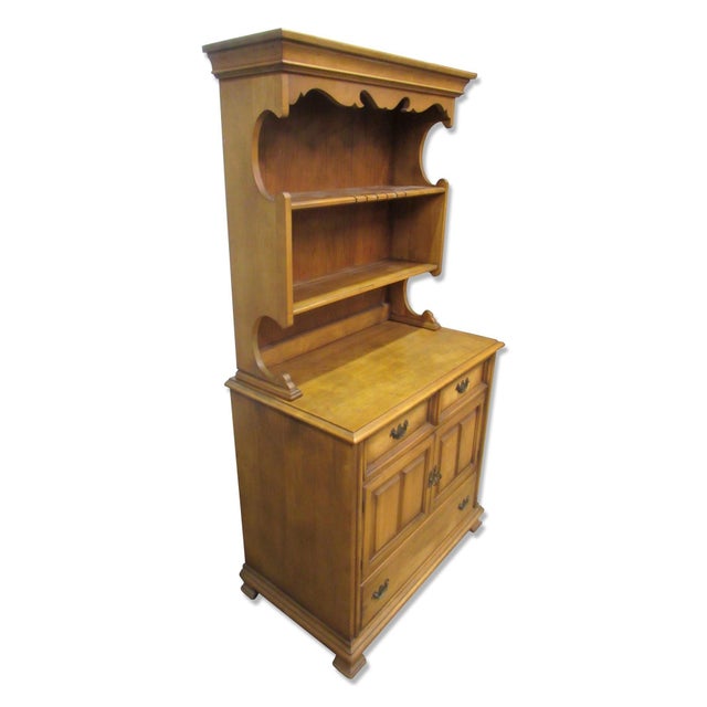 Country style maple wood server in medium tones. This features fantastic detailing from a crowned top apron to curved side...