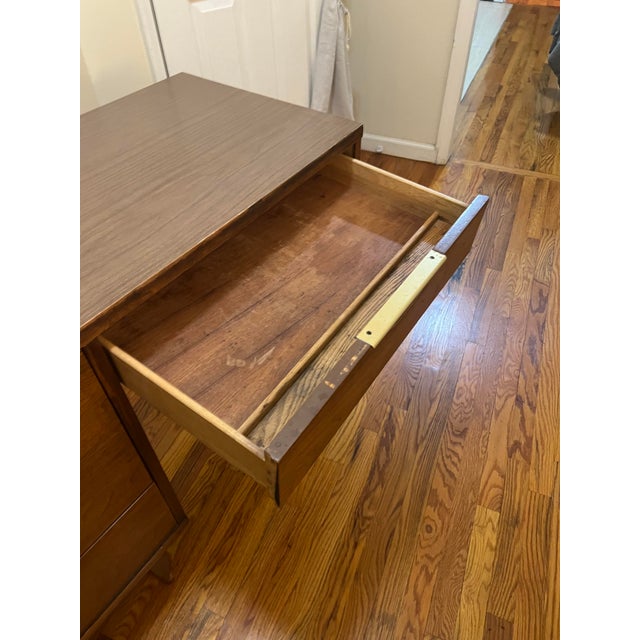 1950s Kent Coffey Tableu Mid-Century Modern Walnut Desk With Brass Accents For Sale In New York - Image 6 of 11
