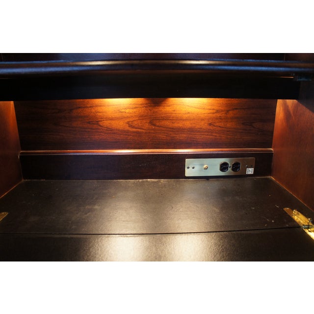 1980s American Drew Queen Anne Style Cherry Highboy Dry Bar Liquor Display Cabinet For Sale - Image 10 of 16