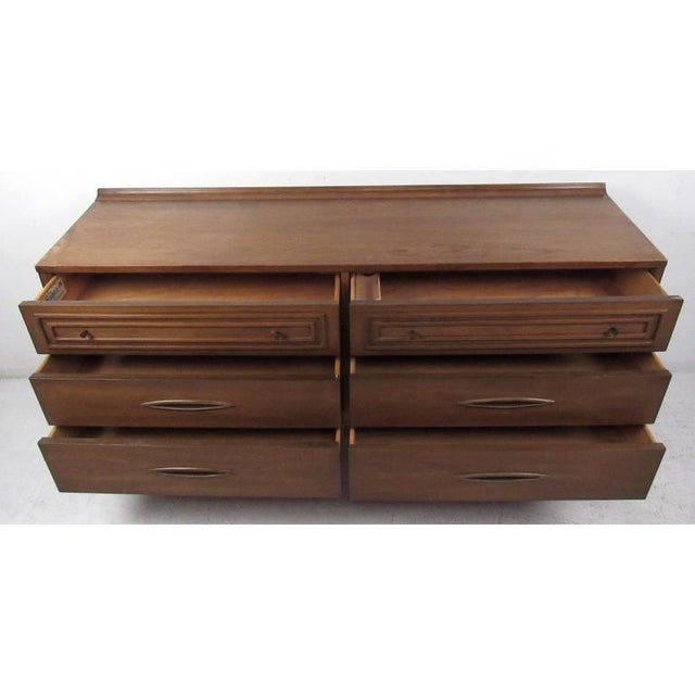 Broyhill Sculptra Six Drawer Bedroom Dresser | Chairish