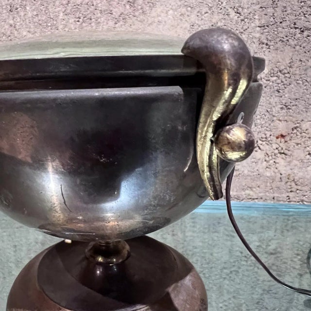 Mid-Century Modern Sculptural Brass Urn Table Lamp Style of Fontana Arte, Mid-Century Italy For Sale - Image 3 of 10