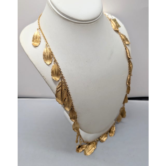 1980s Vintage 1982 Signed Napier Goldtone Feather Charm Necklace For Sale - Image 5 of 14
