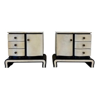 Art Deco Parchment and Black Lacquered Nightstands by Osvaldo Borsani, Italy, 1940s, Set of 2 For Sale