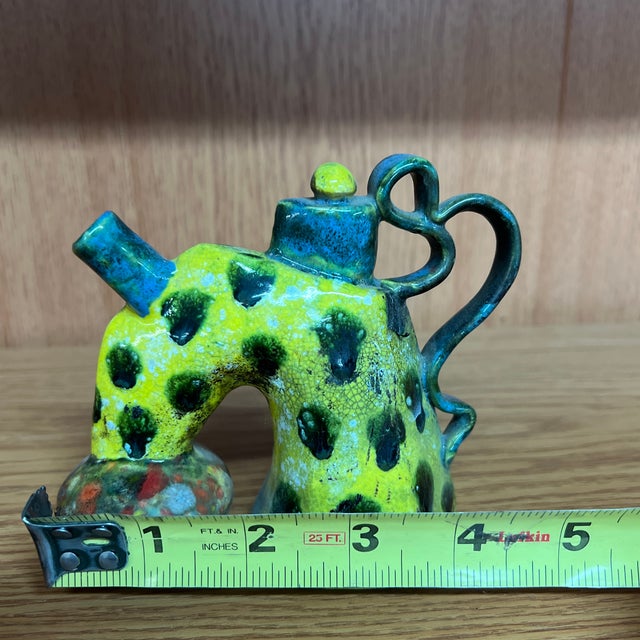 Lakeside Michigan artist Floyd Gompf pays tribute to George Ohr in creating his unique, one of a kind table sculptures...