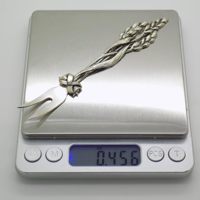 Vintage Italian Handmade Genuine Silver .800 Wheat Ears and Ribbon Decorated Cocktail Fork For Sale - Image 9 of 10