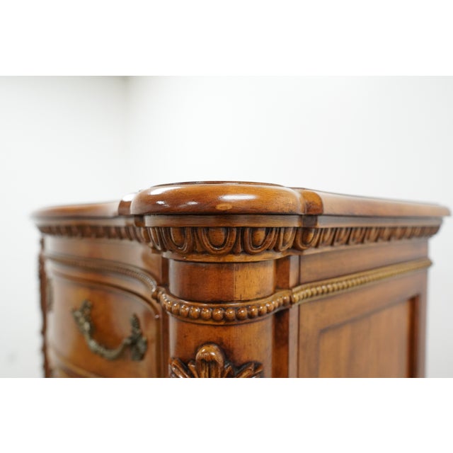 Vintage Traditional Serpentine 6-Drawer Chest For Sale - Image 10 of 18