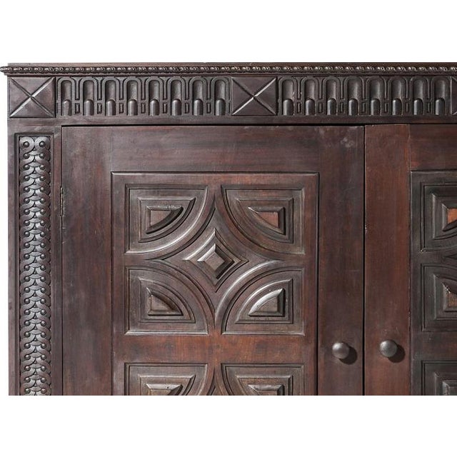 Cabinet in vine wood - 17th century. Portuguese; from the 17th century; made of vine wood wood; with 2 doors. Interior...
