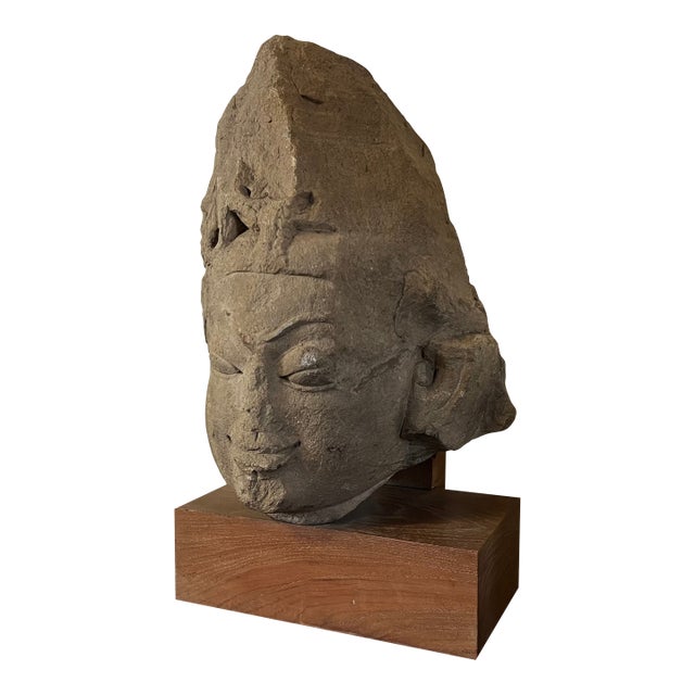 Antique 10th / 11th Century Buff Sandstone Carving - Head or Bust of a Deity - Buddha or a Bodhisattva For Sale