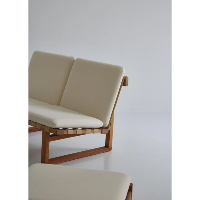 Model 211 2-Seater Sofa in Oak and Ottoman by Børge Mogensen for for Fredericia, 1956, Set of 2 For Sale - Image 11 of 18