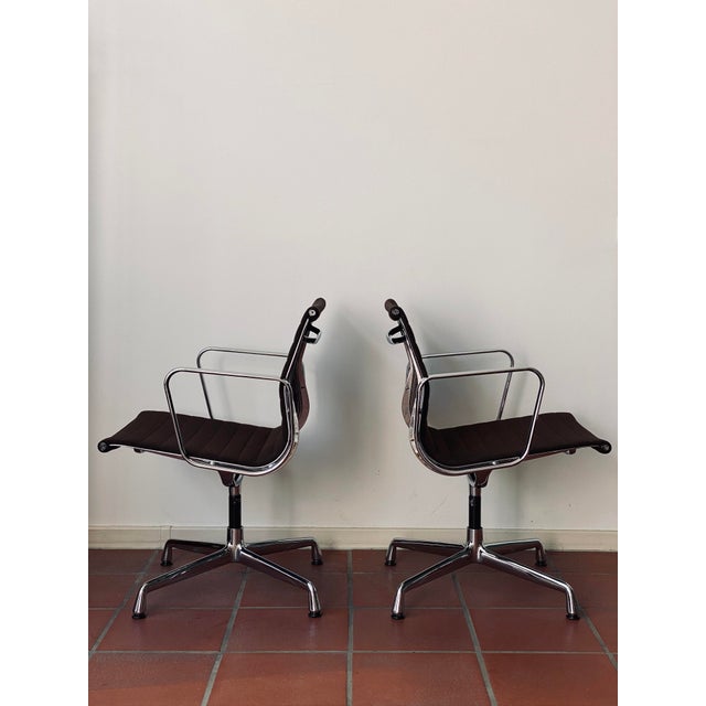 1990s EA108 Aluminium Swivel Chair by Charles and Ray Eames for Vitra, 1990s, Set of 2 For Sale - Image 5 of 18