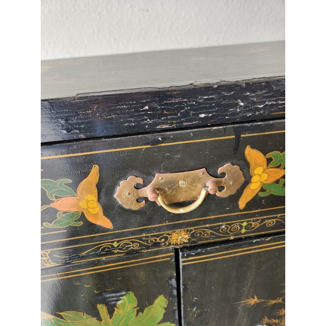 1950s Chinoiserie Black Lacquer Mop Chinese Cabinet Hand Painted For Sale - Image 11 of 15