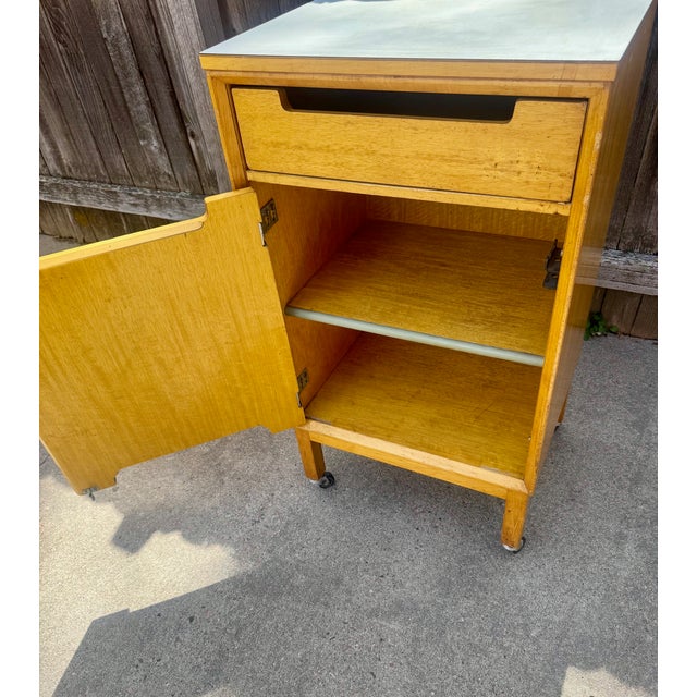Raymond Loewy Vintage Mid Century Rolling Hospital Bedside Table For Sale - Image 4 of 8