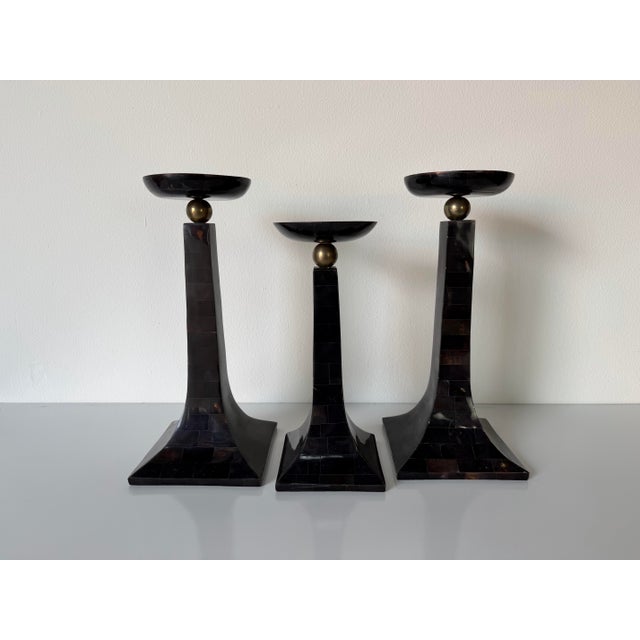 Vintage Maitland Smith–Style Tessellated Horn Veneer and Brass Candle Holders – Set of 3 For Sale - Image 11 of 12