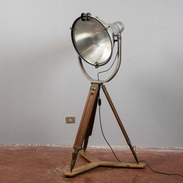 FS 1500 Cariboni Searchlight with Tripod and Working Base from the Italian Railways, 1960s For Sale - Image 4 of 18