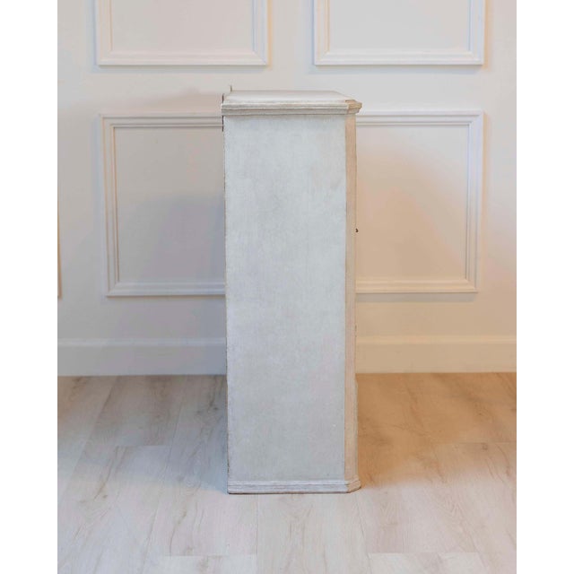 19th Century 19th Century A hanging cabinet from Sweden with glass doors in grey For Sale - Image 5 of 8