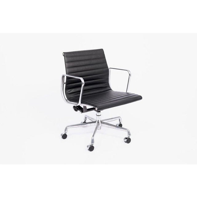 The Aluminum Group Management height office chair designed by Charles & Ray Eames for Herman Miller is from the Eames...