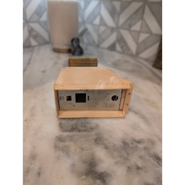 1960s Vintage Mid-Century Petite Bakelite Pelouze Postage Scale For Sale - Image 5 of 6