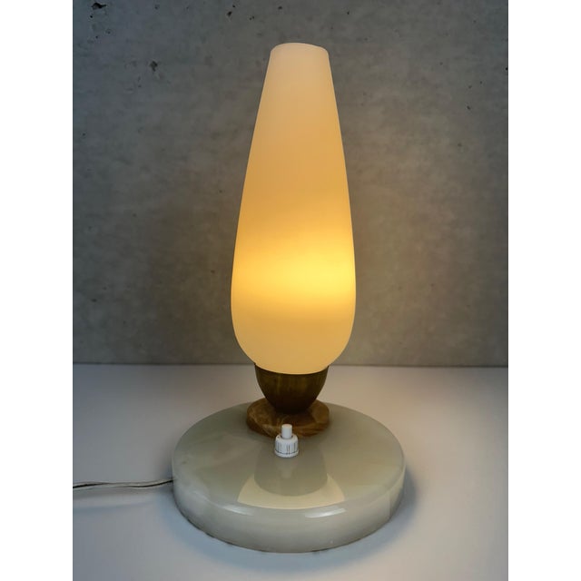 Nice vintage mood lamp in marble and opaline. Brass holder. 1 x E14 socket. Pressure switch. Diameter: 13cm. Height: 25cm....