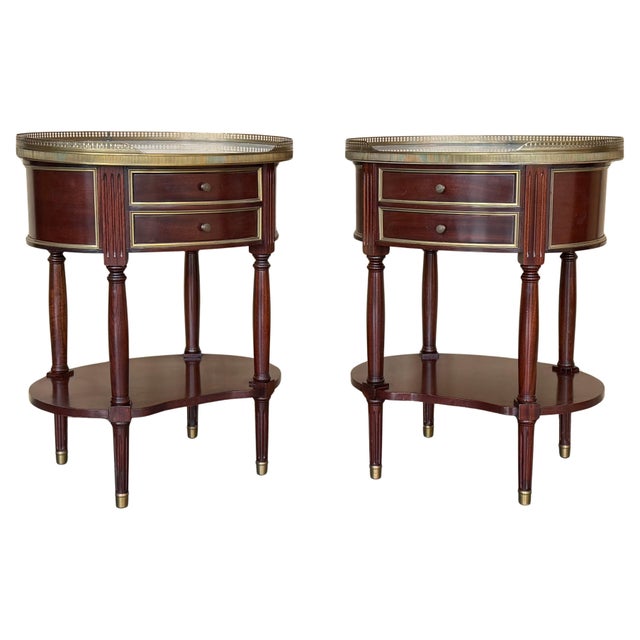 Early 20th Century Pair of Louis XV Oval Bouillotte Shape Nightstands with Drawers and Low Shelve For Sale - Image 10 of 18