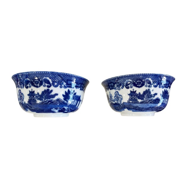 Vintage Blue and White Willow Pattern Japanese Decorative Set of 2 Bowls Made in Japan For Sale In New York - Image 6 of 8