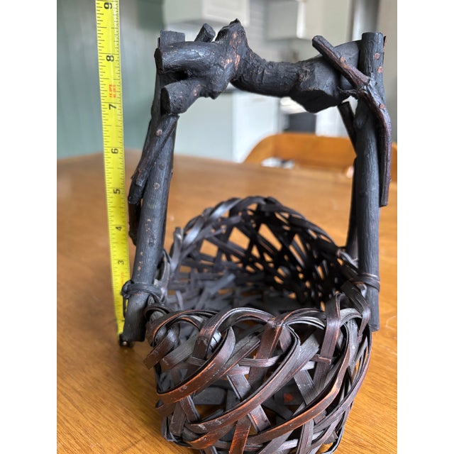 Antique Japanese Ikebana Hanakago Bamboo Flower Basket Natural Branch Handle Smoked Bamboo Meiji Taisho Era Wabi-Sabi Organic Modern For Sale - Image 4 of 14