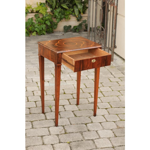 Italian 1820s Walnut Side Table with Oyster Veneer and Inlaid Quadrilobe Motif For Sale - Image 10 of 12