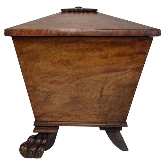 2000 - 2009 19th Century English Regency Mahogany Cellarette For Sale - Image 5 of 13