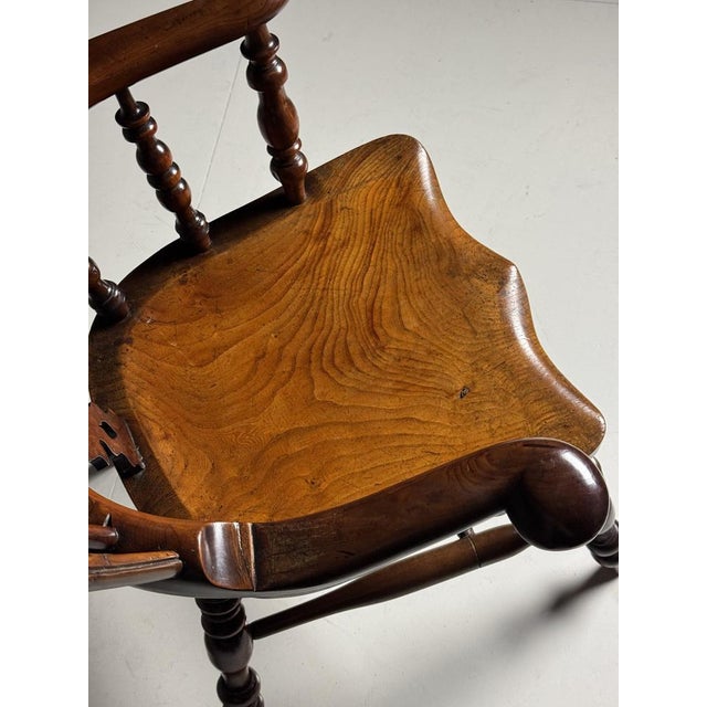 English Windsor Chair in Yew Wood For Sale - Image 13 of 18