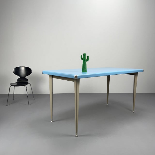 Unique 1950s metal desk by Pohlschröder, designed by Georg Leowald This high-quality desk is made of lacquered sheet...