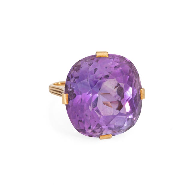 Mid-Century Modern 1940s Retro French 30ct Amethyst Cocktail Ring Size 6.75 Vintage 18k Yellow Gold Large For Sale - Image 3 of 7