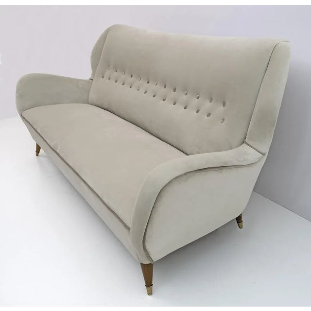 Mid-Century Modern Velvet Sofa by Gio Ponti for Isa, 1950s For Sale - Image 6 of 10