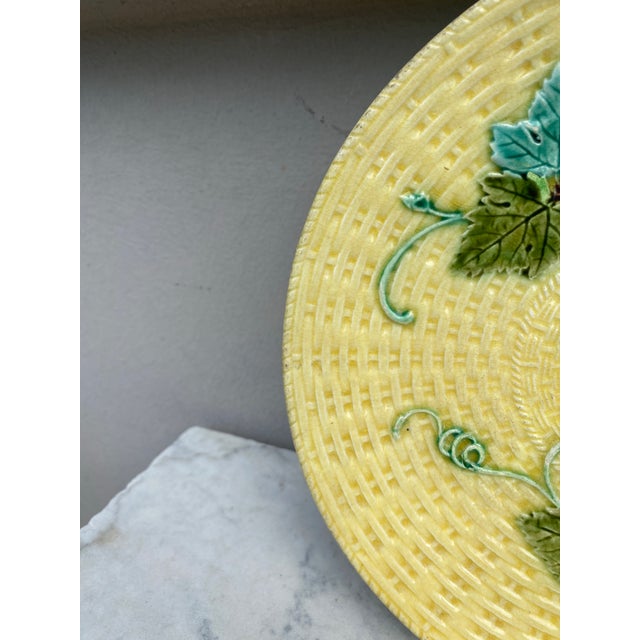 De Sarreguemines Majolica Vine Leaves Plate Sarreguemines, Circa 1890 For Sale - Image 4 of 5