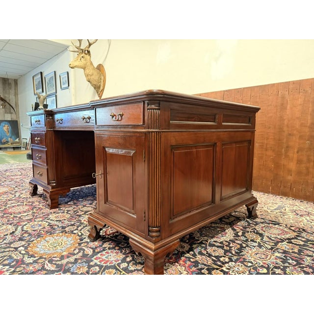 English Chesterfield Desk with Green Leather For Sale - Image 6 of 18