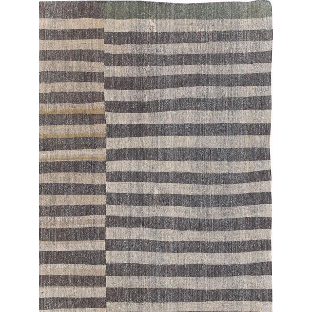 Galerie Shabab Collection Mid-20th Century Handmade Turkish Flatweave Kilim Oversize Carpet For Sale - Image 4 of 9