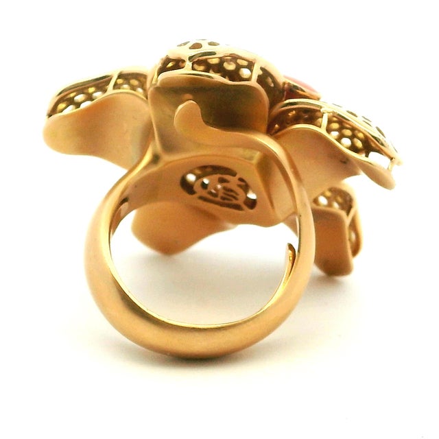 1970s 1970s Italian 18k Gold Coral & Diamond Flower Statement Ring, Size 8 For Sale - Image 5 of 14