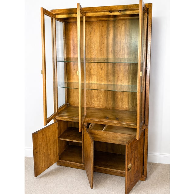 A beautiful and increasingly hard-to-find piece from Drexel Heritage’s Woodbriar II collection, this substantial...