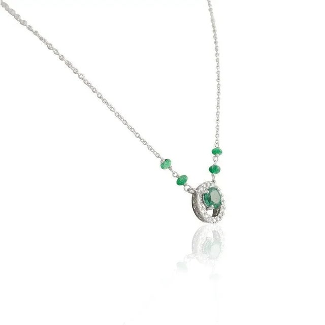 Modern 1.63 Ct Beaded Emerald Halo Diamond Chain Necklace in 18k Solid Gold For Sale - Image 3 of 12