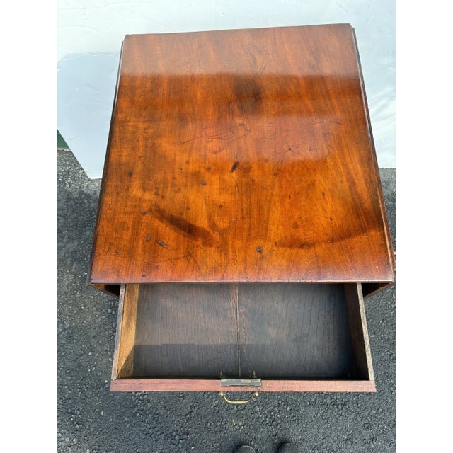 English Pembroke Chippendale-style drop leaf side table with x-stretcher