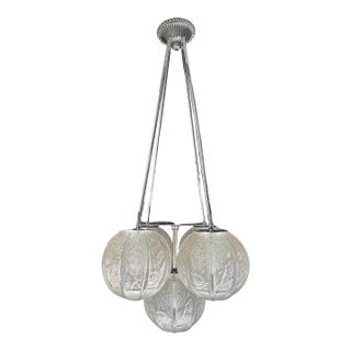 French Art Deco 5-Light Chandelier by Hettier & Vincent With Hanots Molded Glass Globes, C. 1920s For Sale