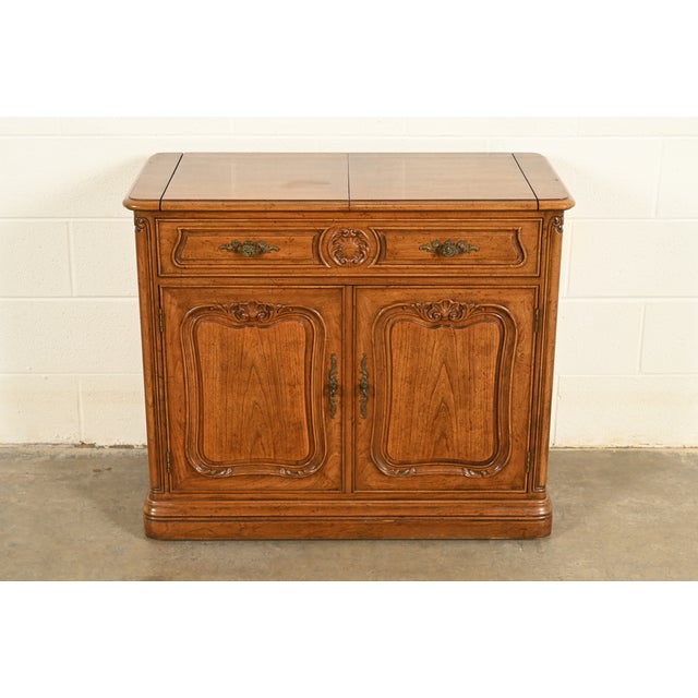 A beautiful French Provincial Louis XVI style flip top buffet server or bar cabinet By Henredon USA, Circa 1970s Gorgeous...
